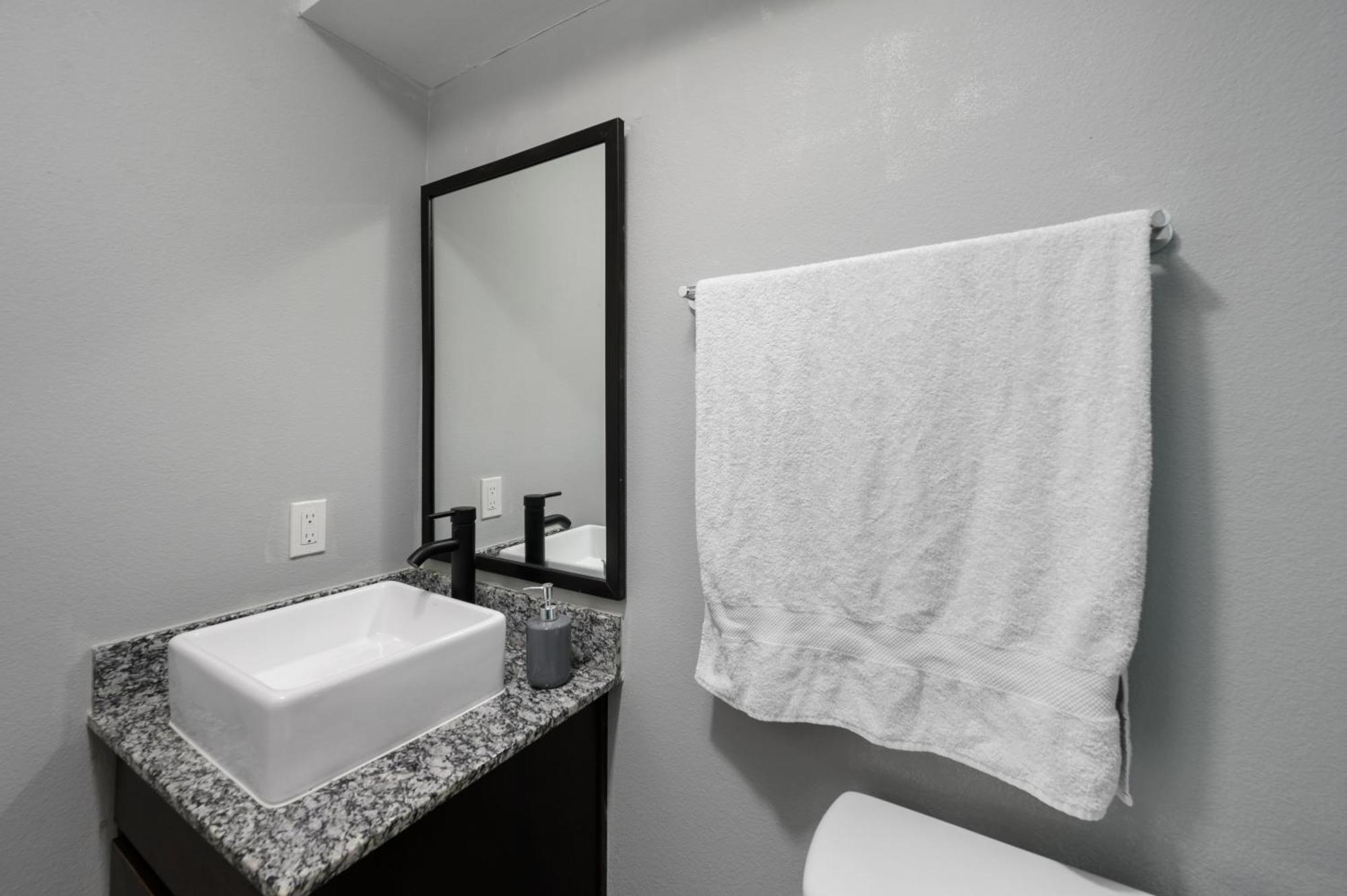 Convenient 1Br Unit Close To Shopping & Dining Хюстън Екстериор снимка